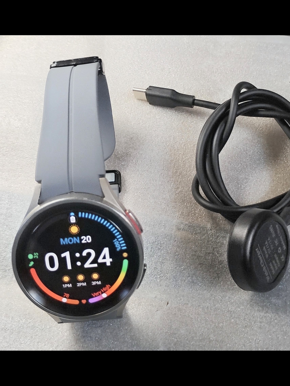 Samsung Galaxy Watch 5 Pro - Gray Silicone Band